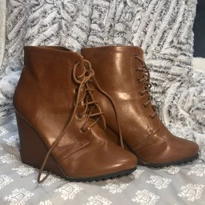 Deena & Ozzy brown wedge!